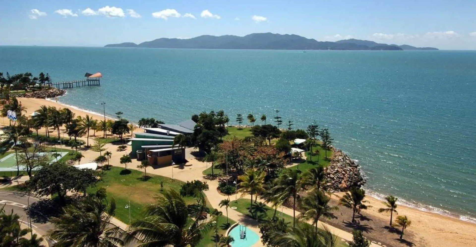 Aquarius On The Beach Aparthotel Townsville