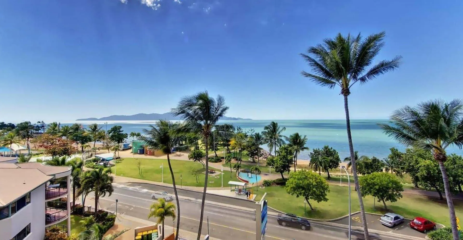 Aquarius On The Beach Townsville 4*,  Australia