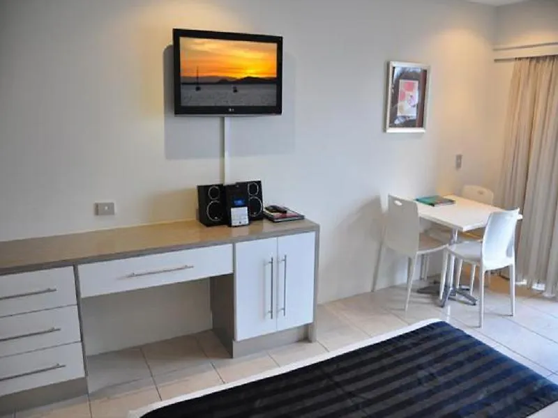 Aquarius On The Beach Townsville Aparthotel